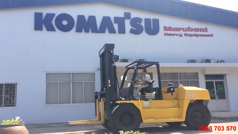 xe nâng dầu komatsu 10 tấn