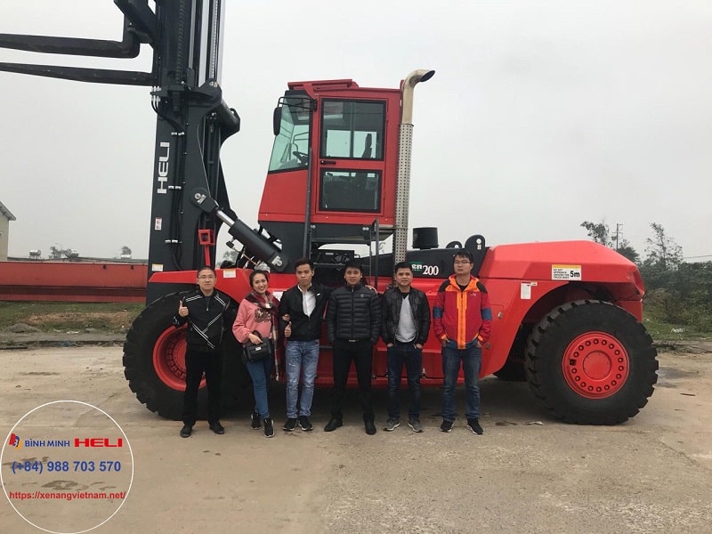 xe nâng heli 20 tấn tại Bình Minh