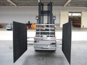 xe kẹp thùng carton