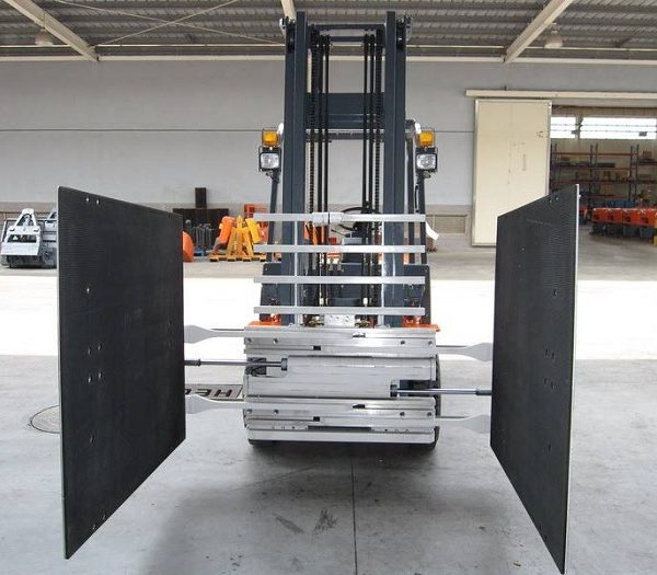 xe kẹp thùng carton