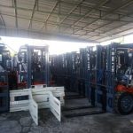 xe nâng kẹp khối