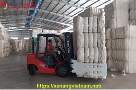 xe-nang-3.5-tan-lap-kep-khoi-bale-clamps