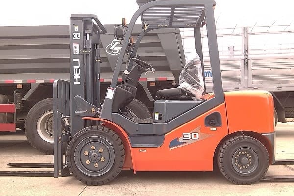 xe nâng diesel 3 tấn