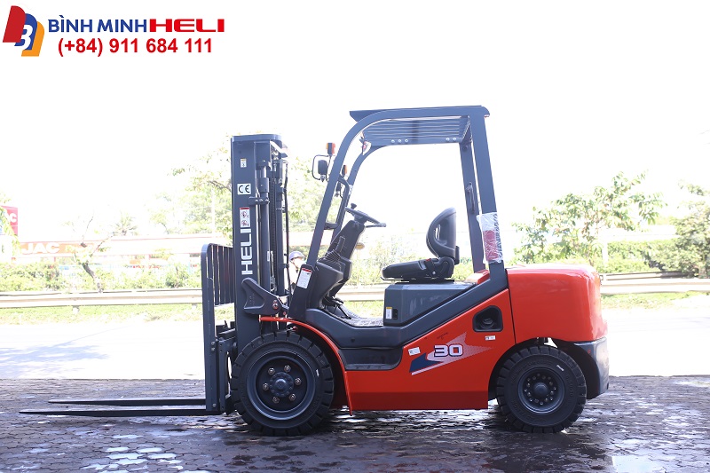 xe nâng diesel 3 tấn
