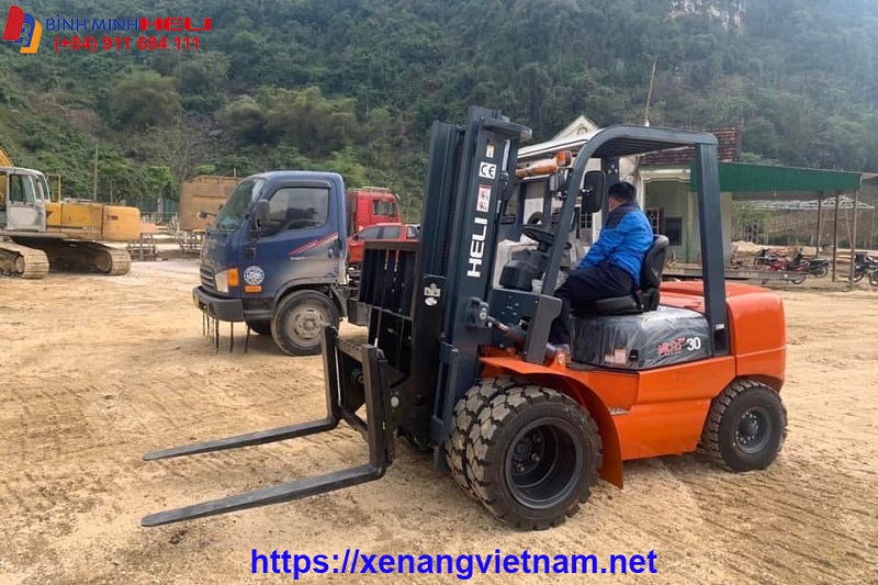 xe-nang-dau-3-tan-vat-lieu-xay-dung
