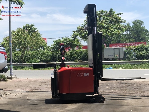xe câng điện nhà kho heli