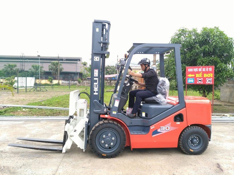 xe nang gat gu 3 tan