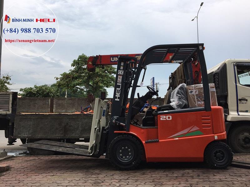xe nâng điện 2 tấn heli lắp push pull