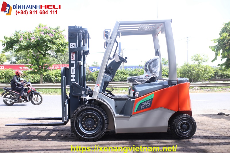 2.5 ton heli lithium-ion forklift