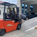 bàn giao xe nâng điện ngồi lái 2.5 tấn