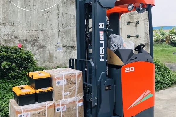 xe-nang-reach-truck-heli