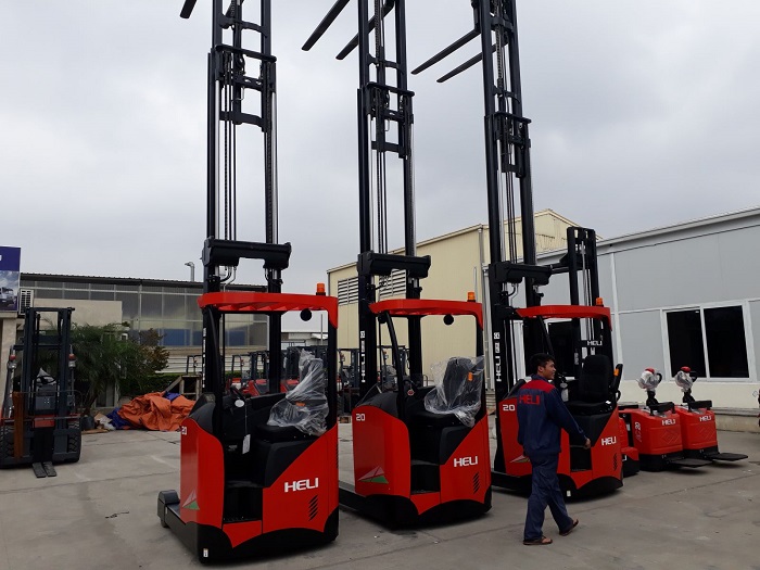 xe nâng reach truck ngồi lái của heli