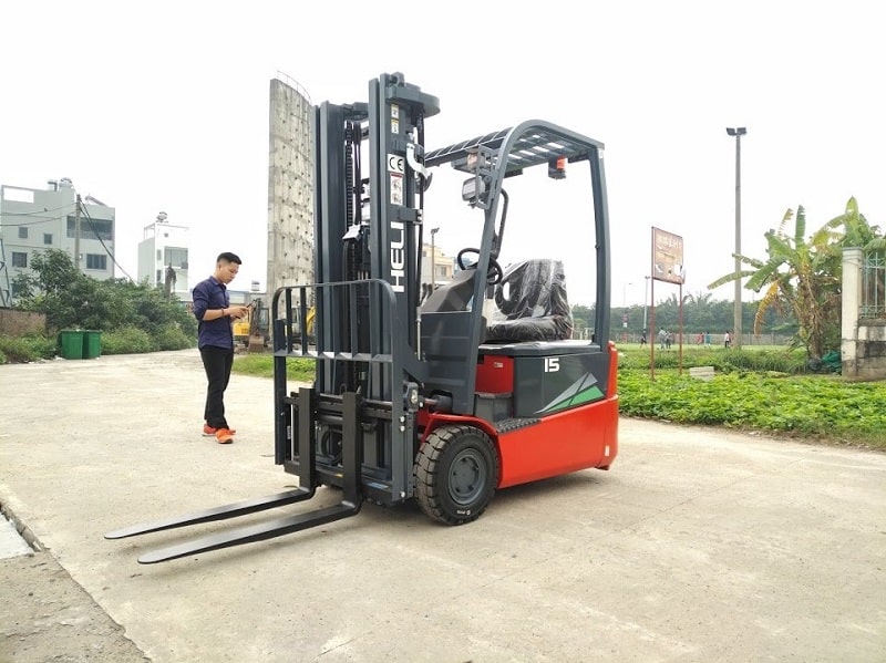 xe nâng điện ngồi lái 3 bánh heli