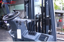 tay điều khiển xe nâng điện 2.5 tấn