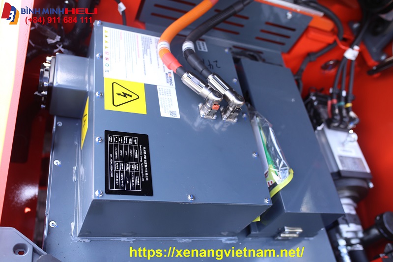 ắc quy lithium trên xe nâng điện 2.5 tấn