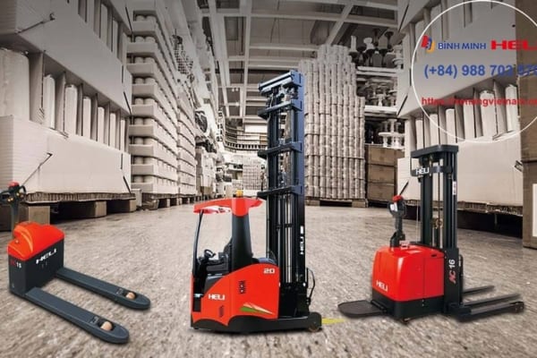 xe nâng đứng lái heli