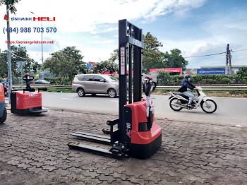 Xe nâng đứng lái háng rộng CDD16J-K 