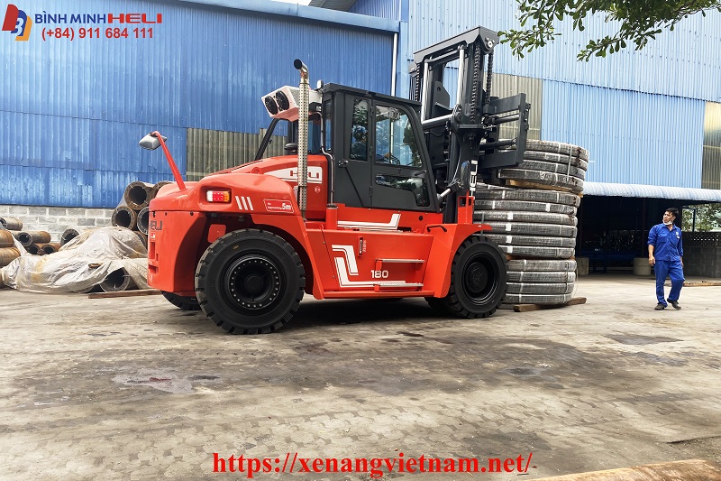 Xe Nâng Heli 18 Tấn Tại Nhà Máy Dưới Vũng Tàu.