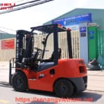 xe nâng hàng 2.5 tấn