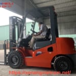 bàn giao xe nâng dầu 2.5 tấn