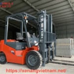 giao hàng xe nâng 2.5 tấn