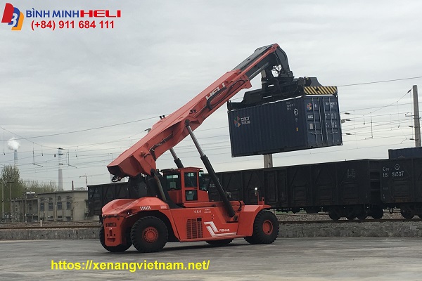 xe gắp container tại biên hòa