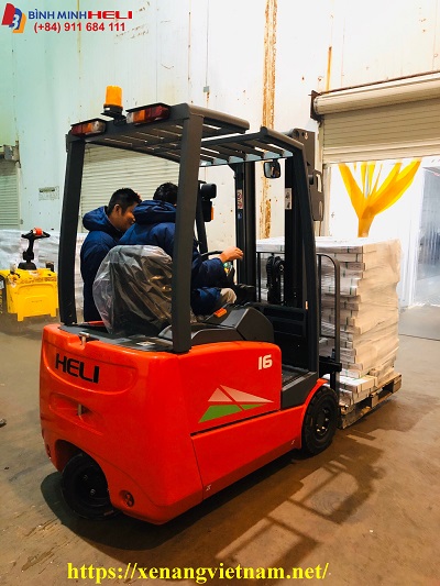 xe nâng điện trong kho thực phẩm đông lạnh tịa biên hòa