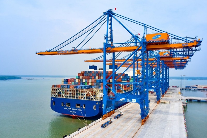 phát triển xe nâng tại cảng container