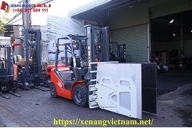 Xe kẹp thùng carton