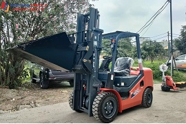 xe nâng lắp bộ xúc đổ
