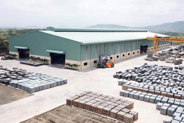 xe nâng tại bình định - nhà máy đá phú tài