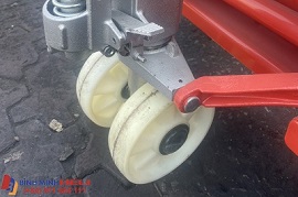 Bánh Nylon xe nâng tay cơ khí 3 tấn