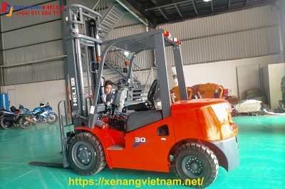 xe-nang-dau-2.5-tan-tai-cong-ty-De Licacy