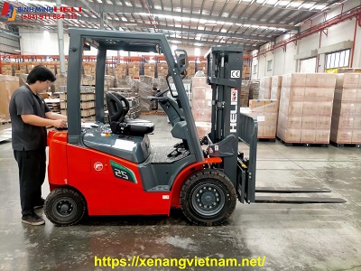 Xe Nâng Điện Lithium 2.5 Tấn