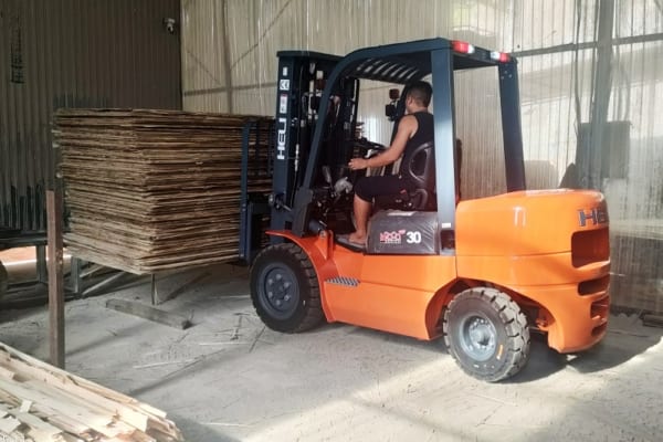 xe nâng tại yên bái