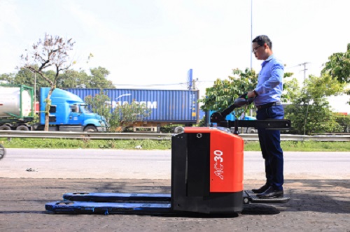 cho thuê xe nâng tay điện nhà kho