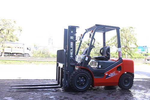 cho thuê xe nâng dầu diesel