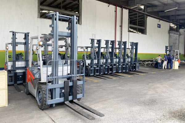 bàn giao xe nâng điện lithium 3.5 tấn cho C.P Tiền Giang