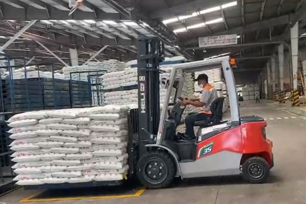 xe nâng điện lithium 3.5 tấn tại CP Tiền Giang