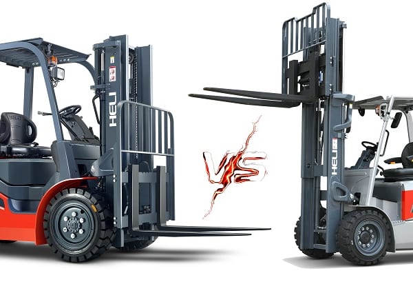 So Sánh Sử Dụng Xe Nâng Dầu VÀ Xe NÂng Điện