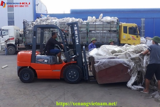 Xe Nâng Xúc Nhựa Phế Thải