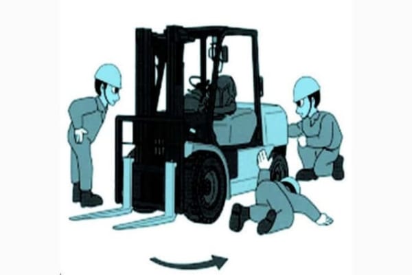 xe nâng chạy bao nhiêu dầu một giờ