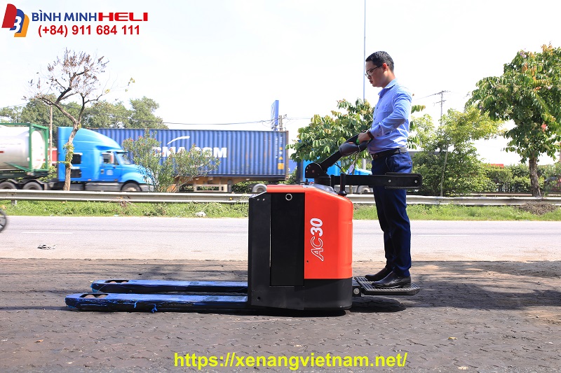 Xe Nâng Tay Điện 3 Tấn