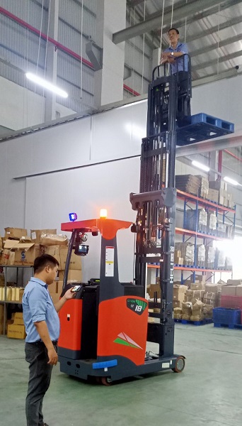 Xe Nâng Điện Đứng Lái 1.5 Tấn Tại Bắc Giang
