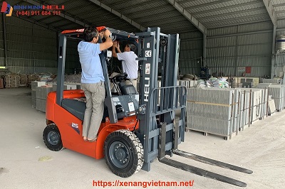 Xe Nâng Dầu 2.5 Tấn Tại Bắc Giang