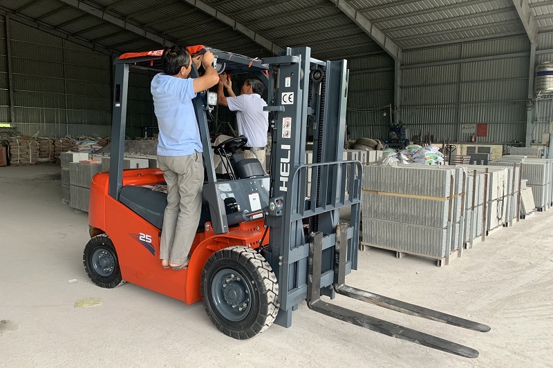 Giá Xe Nâng Dầu Tại Hải Dương