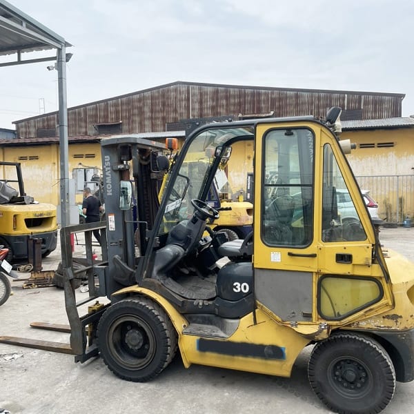 Xe Nâng Komatsu 3 tấn 2012